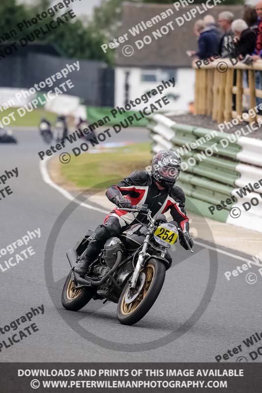 Vintage motorcycle club;eventdigitalimages;mallory park;mallory park trackday photographs;no limits trackdays;peter wileman photography;trackday digital images;trackday photos;vmcc festival 1000 bikes photographs